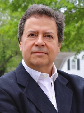 Headshot of Carlos Granados