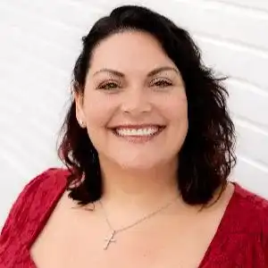 Katie Weldon Headshot