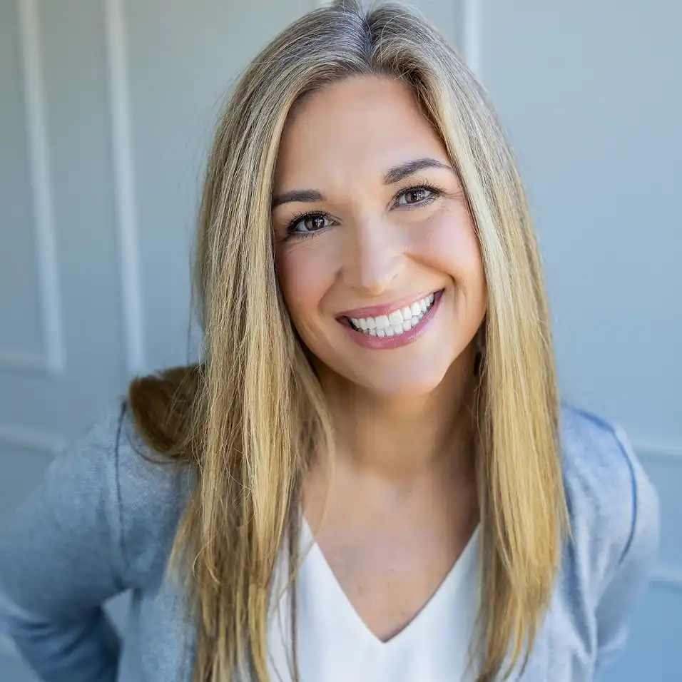 Kelly Lebor Headshot