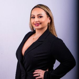 Paola Gomez Headshot