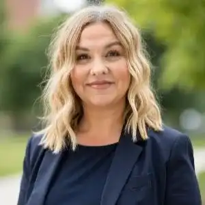 Suzanne Clark Headshot