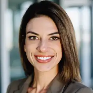 Amanda Lindenschmidt Headshot