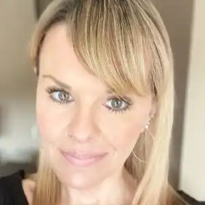 Mandy Urquilla Headshot