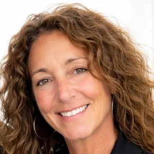 Lorie Bakatselos Headshot
