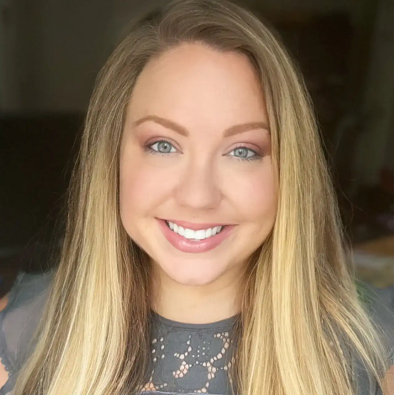 Lauren Akins Headshot