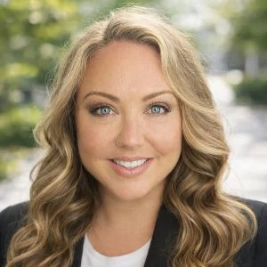 Lauren Akins Headshot