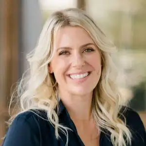 Ryann McLean Headshot