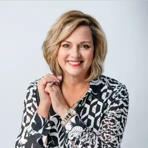 Deanna Gilman Headshot