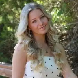 Lauren Dionne Headshot