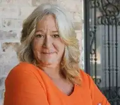 Robin Miller Headshot