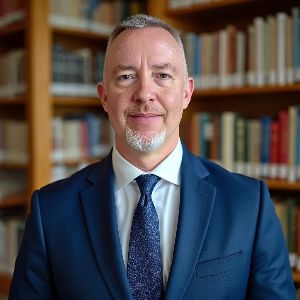 Mike Cummings Headshot