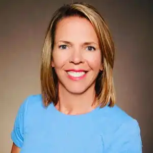 Jennifer Gomes Headshot