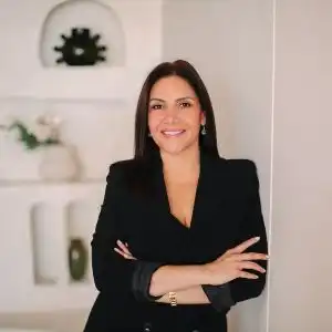 Vanessa Lemos Headshot