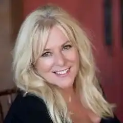 Lisa Anderson  Headshot